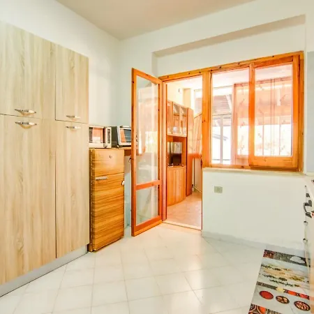 Snug In Isola Capo Rizzuto With Garden *