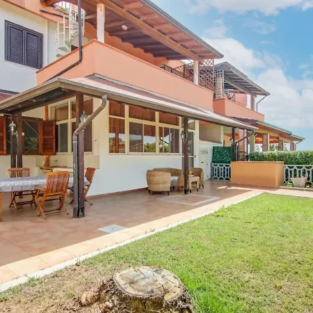 Snug In Isola Capo Rizzuto With Garden Апартаменты