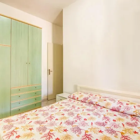 Διαμέρισμα Snug In Isola Capo Rizzuto With Garden *