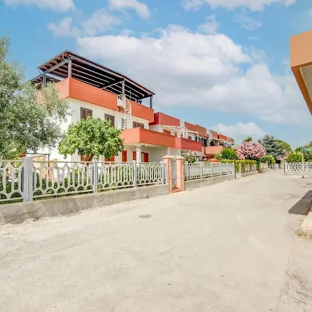 Διαμέρισμα Snug In Isola Capo Rizzuto With Garden