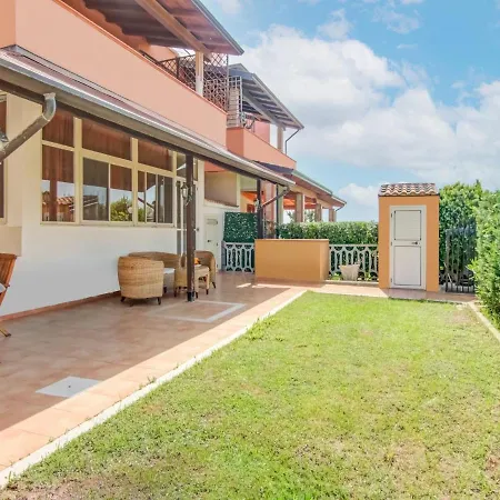 Διαμέρισμα Snug In Isola Capo Rizzuto With Garden Isola Di Capo Rizzuto