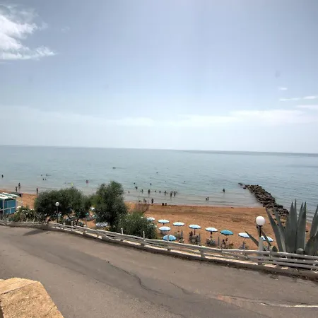 Διαμέρισμα Snug In Isola Capo Rizzuto With Garden